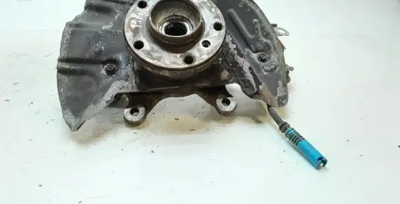 Front wheel hub spindle knuckle