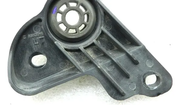 Opel Insignia B Radiator mount bracket 84012895 YR00263980