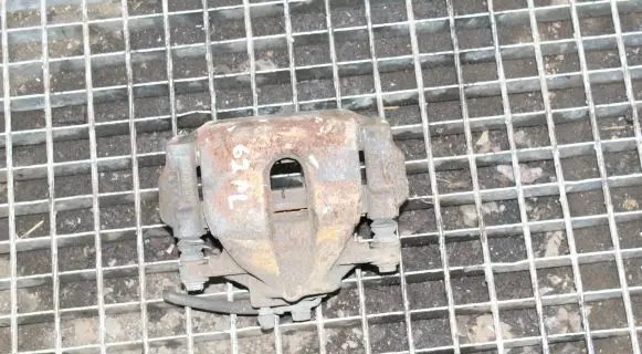 Toyota Auris 150 Front brake caliper