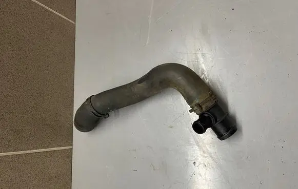 Audi Q7 4L Engine coolant pipe/hose 