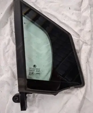 Skoda Enyaq iV Front windscreen/windshield window 5LA845114