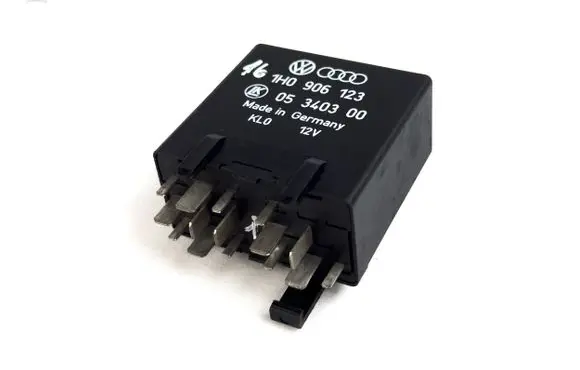 Audi A4 S4 B5 8D Glow plug pre-heat relay 1h0906123
