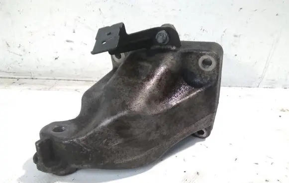 Mercedes-Benz C W203 Engine mounting bracket A6422230104