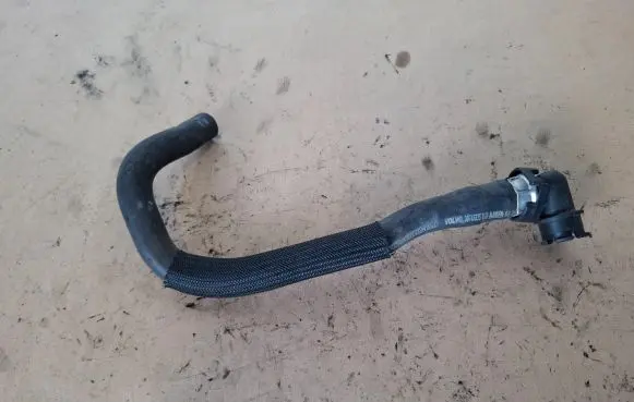 Volvo V70 Engine coolant pipe/hose 30745335