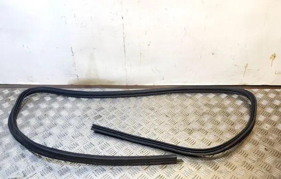 Volkswagen Jetta VI Trunk rubber seal (body) 5C6827705A