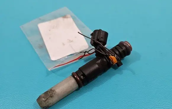 Renault Fluence Fuel injector 166008992R IMPRK1365278