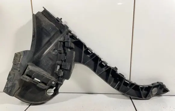 Volvo XC70 Rear bumper mounting bracket 31265323