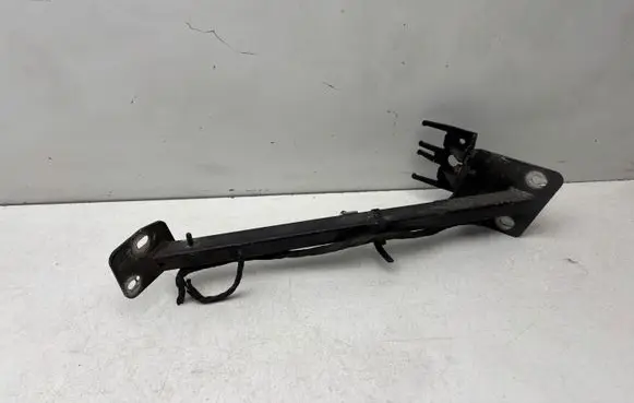 Audi A8 S8 D3 4E Fender mounting bracket 4E0805464E