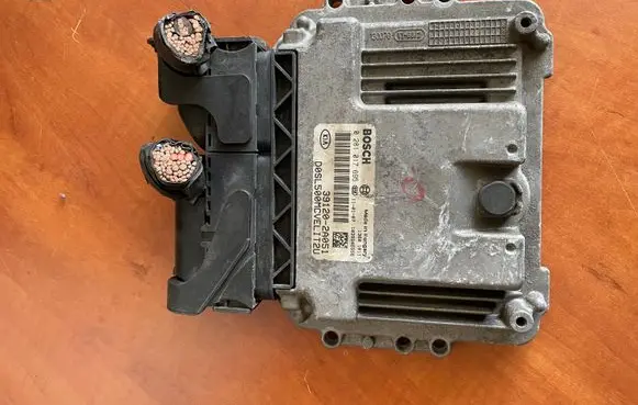KIA Sportage Engine control unit/module 0281017695