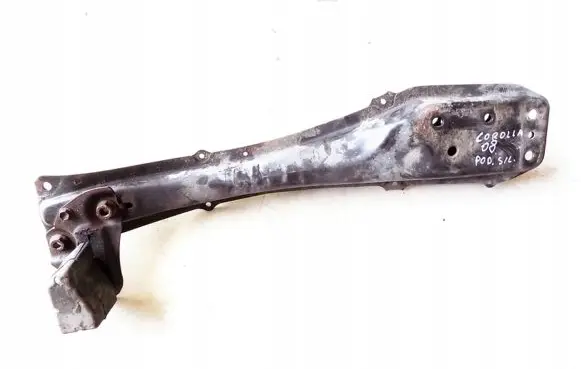 Toyota Corolla Verso AR10 Engine mounting bracket