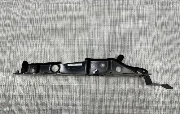 Maserati GranTurismo Fender mounting bracket C400
