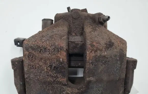 Volkswagen Golf VI Front brake caliper