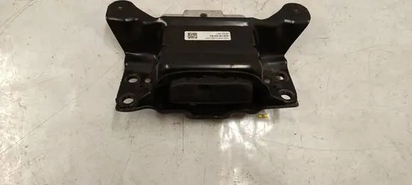 Engine mount bracket