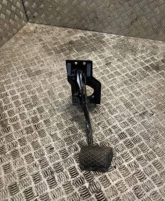 Mercedes-Benz S W220 Brake pedal 2202901119 A2202901119