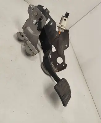 Renault Megane III Brake pedal 465010015R
