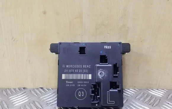 Mercedes-Benz E W211 Door control unit/module 2118704026 00006805