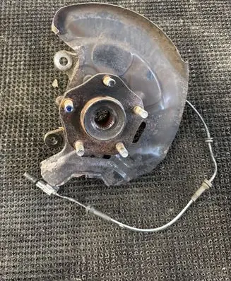 Nissan X-Trail T32 Front wheel hub 