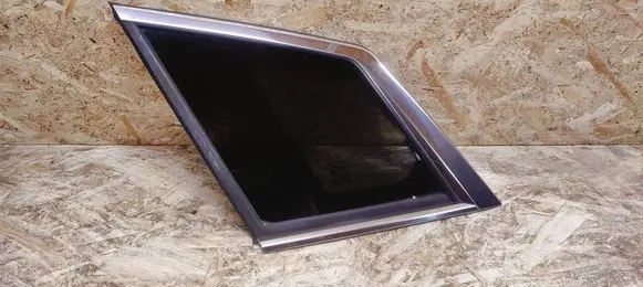 Cadillac SRX Rear side window
