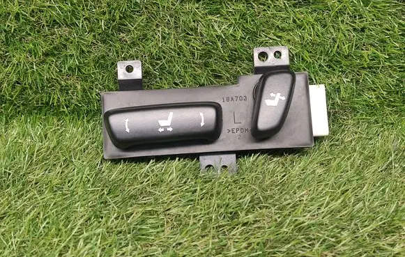 Lexus CT 200H Seat control switch 18A703 7030S25