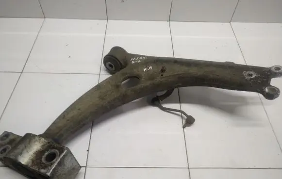 Volkswagen PASSAT B6 Front lower control arm/wishbone
