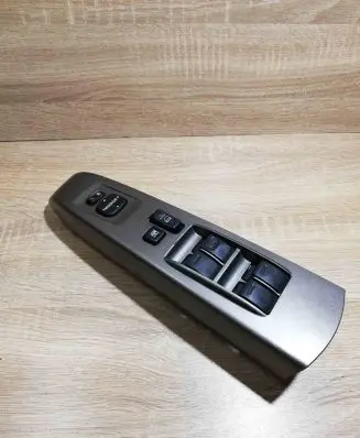 Toyota Prius (XW20) Electric window control switch 8482047012