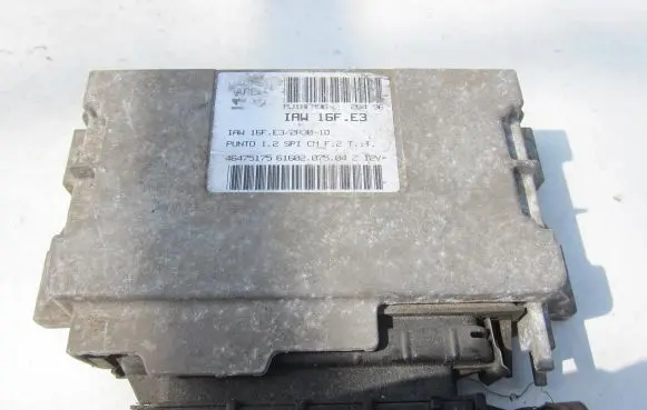Fiat Punto (176) Engine control unit/module 46475175 IAW16F.E3
