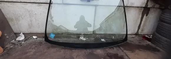 Toyota Prius (XW30) Front windscreen/windshield window 