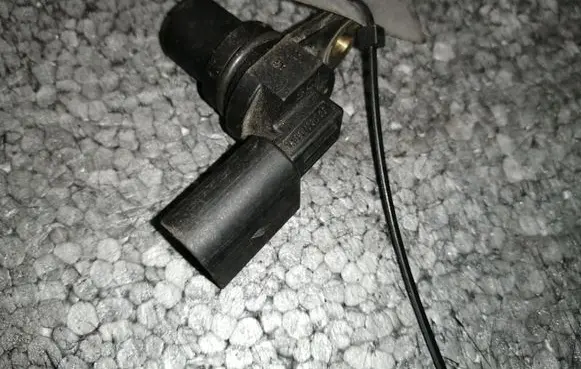 Volkswagen Polo Camshaft position sensor 03D907601A