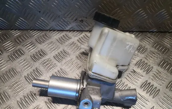 Master brake cylinder