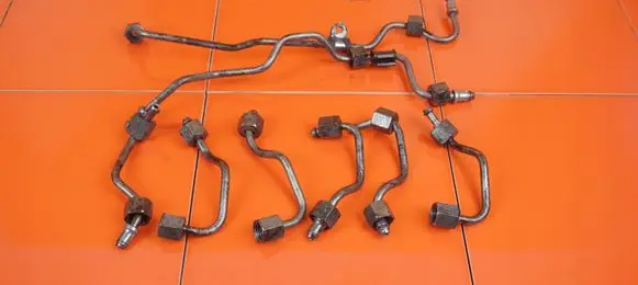 Chrysler 300C Fuel injector supply line/pipe 16MB10