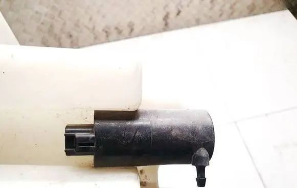 Toyota Auris 150 Windscreen/windshield washer pump 30891