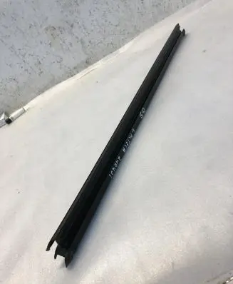 Seat Ateca Rubber seal rear door window/glass 575339471