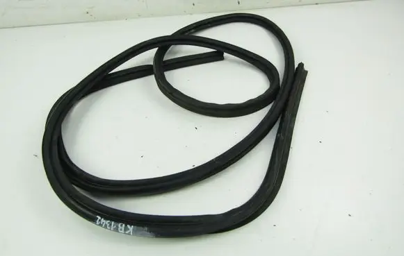 Nissan Primera Trunk rubber seal (body) 