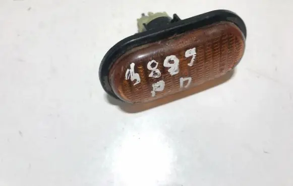 Renault Scenic I Front fender indicator light 7700847333