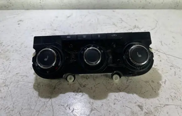 Skoda Octavia Mk2 (1Z) Climate control unit 3T0820047Q SW0303 5HB00975233