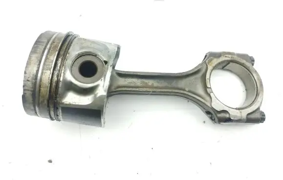 Toyota Avensis T270 Piston with connecting rod