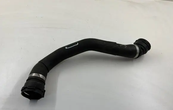 BMW 5 G30 G31 Engine coolant pipe/hose 8572911