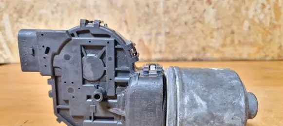 Volkswagen PASSAT B5.5 Wiper motor 0390241505