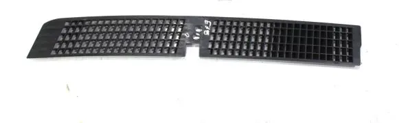 BMW 7 E38 Front grill 8166657
