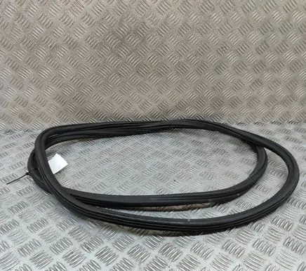 Porsche Macan (95B) Rubber seal front door (on door) 95B831721