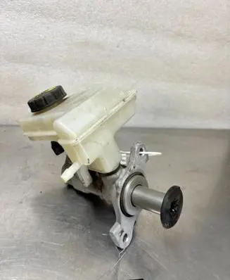 Master brake cylinder