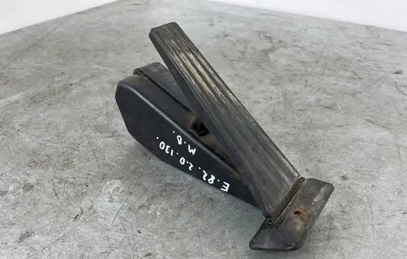 BMW 1 E82 E88 Accelerator throttle pedal 6786589 009379