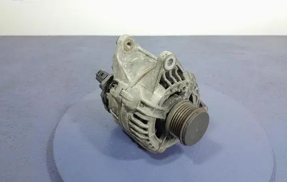 Volkswagen PASSAT B5 Generator/alternator 071903016C
