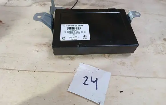 Mercedes-Benz CLS C218 X218 Antenna control unit A2219000100