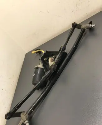 Hyundai Santa Fe Front wiper linkage and motor
