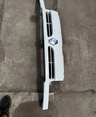Renault Master II Front bumper upper radiator grill 7700352125