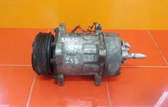 Volkswagen Multivan T4 Air conditioning (A/C) compressor (pump) 701820805D