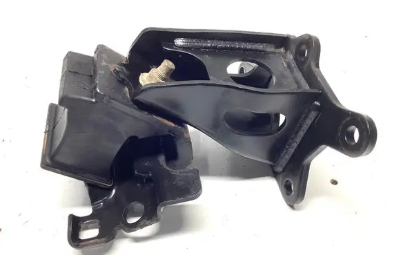 Engine mount bracket