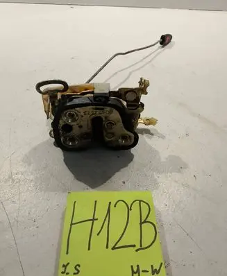 Opel Corsa B Front door lock 90494055