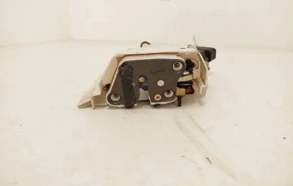 Suzuki Ignis Rear door lock B07SPLR 6D15